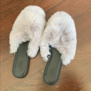 Urban outfitters sz8  slipper slides